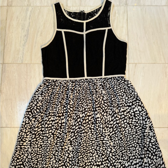 Kenzie dress black & white design with lace top - Picture 1 of 4